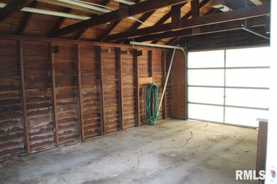 2121 W 18th St, Davenport, IA 52804 - photo 6