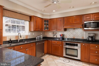 5385 View Point Ct, Sykesville, MD 21784 - photo 2