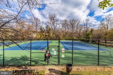 15 Luxberry Ct, Rockville, MD 20852 - photo 4