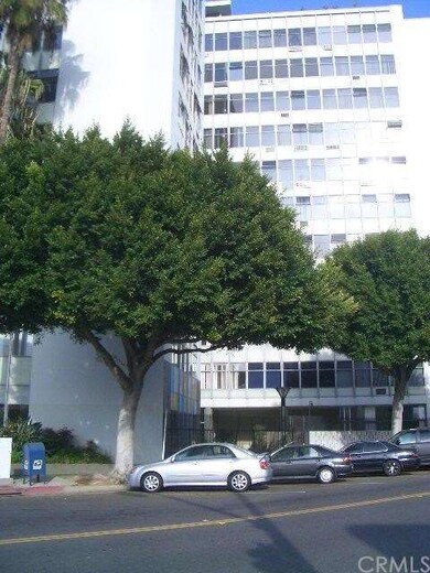 100 Atlantic Av is 1 block from Ocean Blvd and 2 b