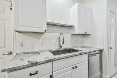 8122 Log Hollow Dr, Houston, TX 77040 - photo 6