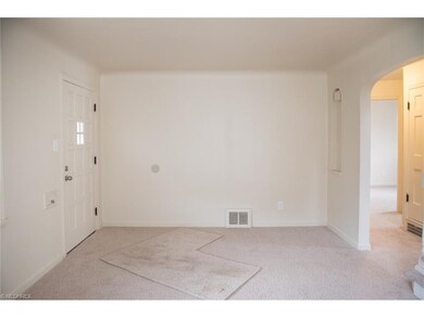 5231 Arch St, Maple Heights, OH 44137 - photo 5