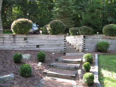 144 Raccoon Ct, Bushkill, PA 18324 - photo 5