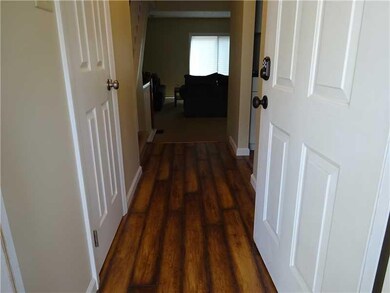 Entry/Foyer.