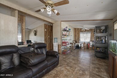 Living Room/Entry