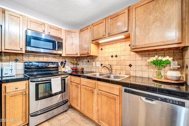 1611 W Willow Ave-15