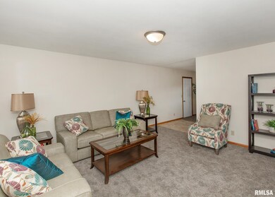 4233 Warren St, Davenport, IA 52806 - photo 4