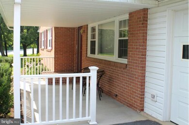 18622 Crestwood Dr, Hagerstown, MD 21742 - photo 3