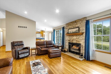 10-30178-US-12-WindowStill-Real-Estate-P