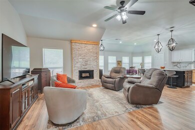 1329 Timber Creek Dr, Weatherford, TX 76086 - photo 3