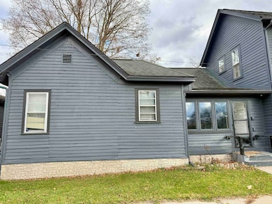 1138 W Oregon St, Lapeer, MI 48446 - photo 2