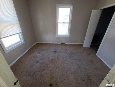 241 E Myrtle St, Virginia, IL 62691 - photo 3