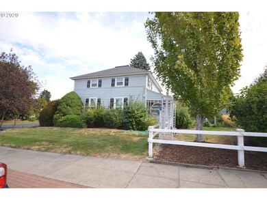 420 W 10th St, the Dalles, OR 97058 - photo 3