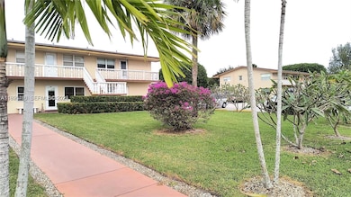 53 Coventry C, West Palm Beach, FL 33417 - photo 3