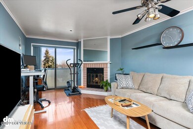 06-Living Room_MAX4409