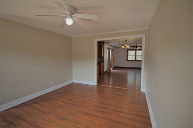 216 Carolina Pine living