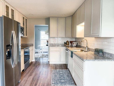 5864 Effingham Rd, Columbus, OH 43213 - photo 3