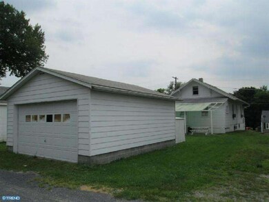 3309 Raymond St, Reading, PA 19605 - photo 4