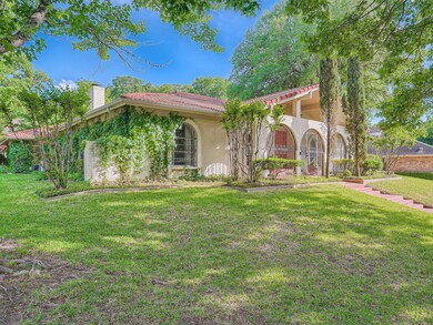 1027 Loch Lomond Dr, Arlington, TX 76012 - photo 3