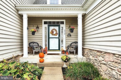 852 Cougar Pointe Cir unit 89, Seven Valleys, PA 17360 - photo 2