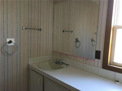 Master 1/2 bath