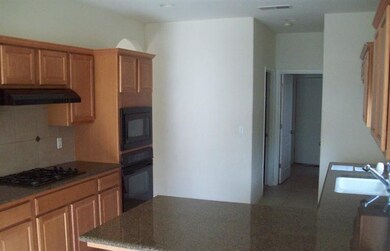 3103 N Bridle Ave, Fresno, CA 93727 - photo 4