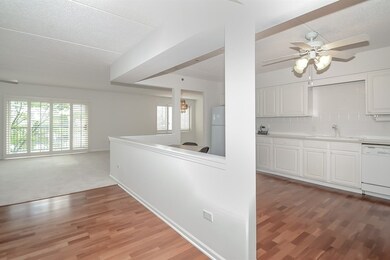 351 Town Place Cir unit 311, Buffalo Grove, IL 60089 - photo 4