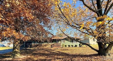 1458 N Carlyle Rd, Vandalia, IL 62471 - photo 3