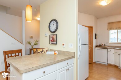 Kitchen-w/breakfast bar