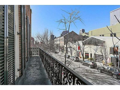 518 Julia St unit Upper, New Orleans, LA 70130 - photo 2