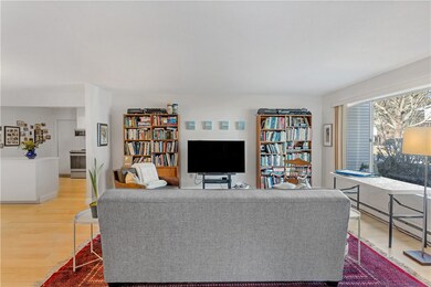 281 Chatham Cir, Warwick, RI 02886 - photo 3