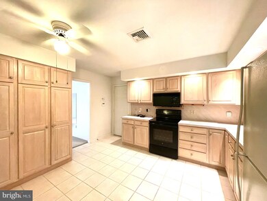 418 Benjamin Dr, Chambersburg, PA 17201 - photo 5