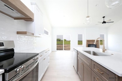 2410 NE 6th St, Grimes, IA 50111 - photo 3