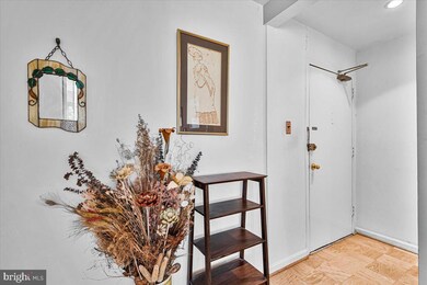 19 Canterbury Square unit 102, Alexandria, VA 22304 - photo 3