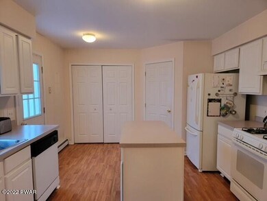 158 Birch Leaf Dr, Milford, PA 18337 - photo 3