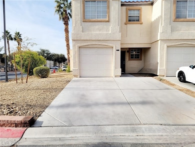 BRAND NEW 2 WEEKS OLD 1 CAR GARAGE DOOR 2 DRIVEWAY