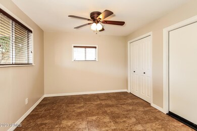 023-photo-bedroom-12765662