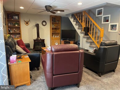 932 Redwood Dr, Waynesboro, PA 17268 - photo 5