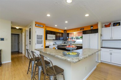 Large Breakfast Bar
