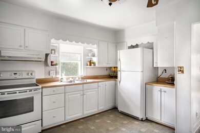 411 S 9th St, Purcellville, VA 20132 - photo 6