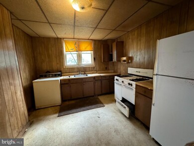 217 Hamilton Ave, Darby, PA 19023 - photo 4