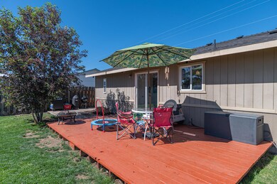 1748 SW 35th St, Redmond, OR 97756 - photo 5