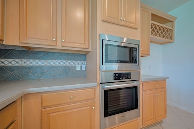 Built-in stainless steel oven and microwave for a