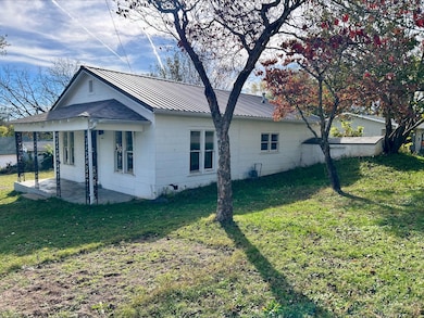 205 N Fleetwood St, Ava, MO 65608 - photo 3