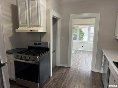 3122 W Locust St, Davenport, IA 52804 - photo 6