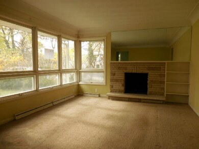 263-467241-Living room