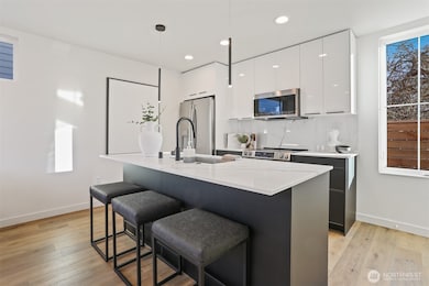 8757 Palatine Ave N unit B, Seattle, WA 98103 - photo 3