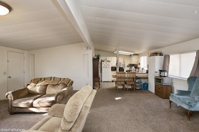 02_74N2650E_1_LivingRoom_HiRes