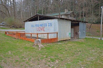 139 SunnyOutbuilding