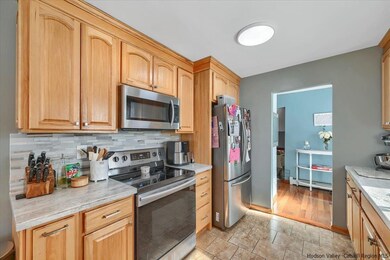 335 Vineyard Ave, Highland, NY 12528 - photo 6